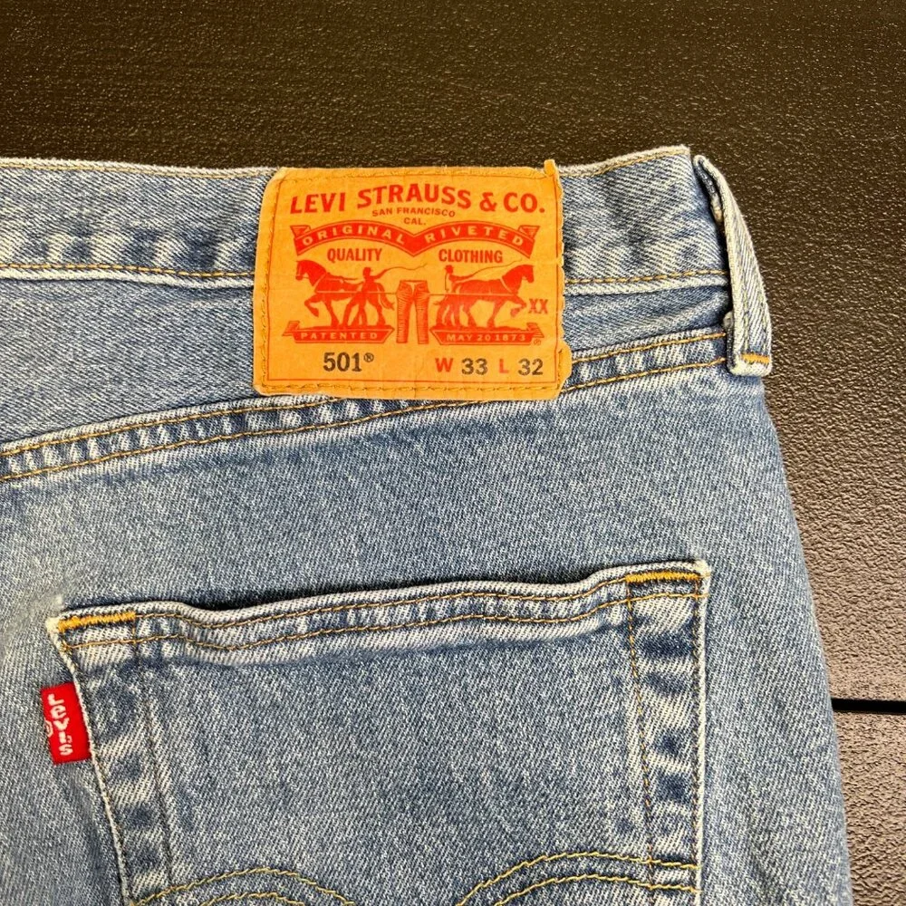 Levis 501 Original Fit Mens Jeans Size 33x32 Button Fly Straight Leg Blue Denim